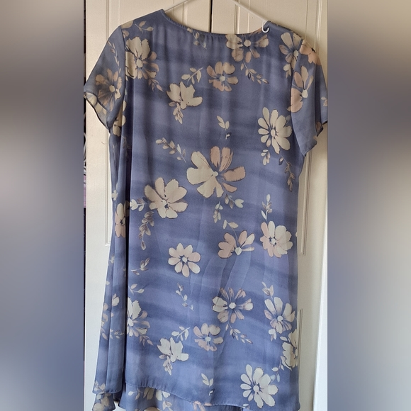 Appropriate Behavior floral midi dress - Picture 2 of 3